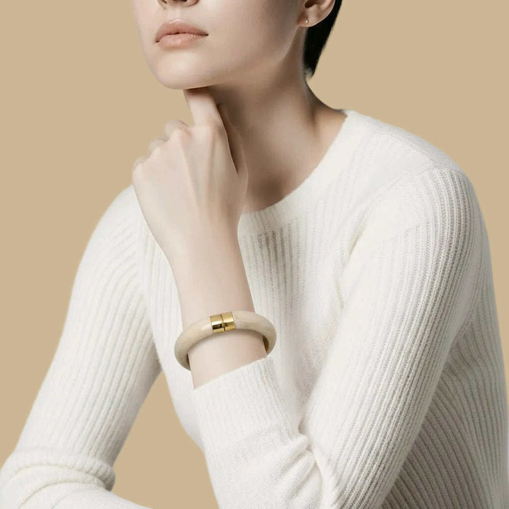 BRAZALETE DAFNE RIGIDO EFECTO MÁRMOL CREMA Y DORADO