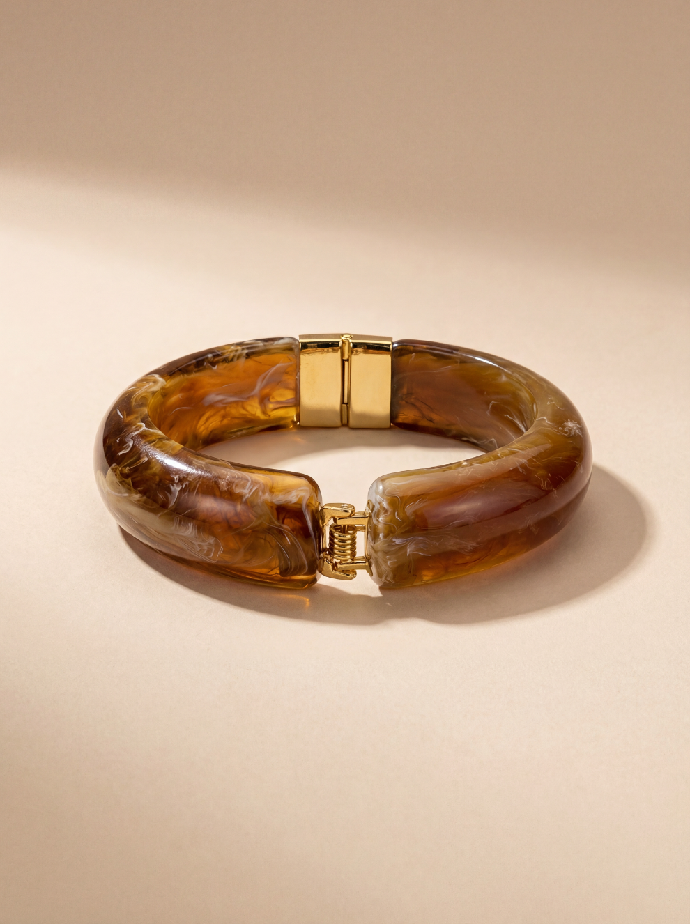 BRAZALETE DAFNE RÍGIDO EFECTO MARMOL MARRÓN Y DORADO