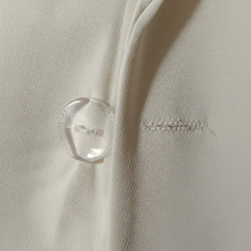 crema con lazada lateral y solapas modelo Amalfi de Muzetto 