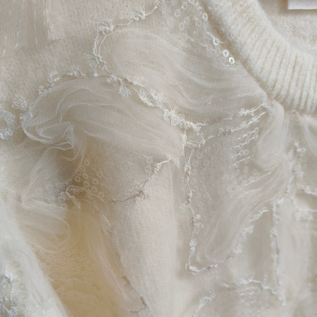 JERSEY ``VALENTINA`` DE PUNTO CREMA CON BORDADO FLORAL Y LENTEJUELAS