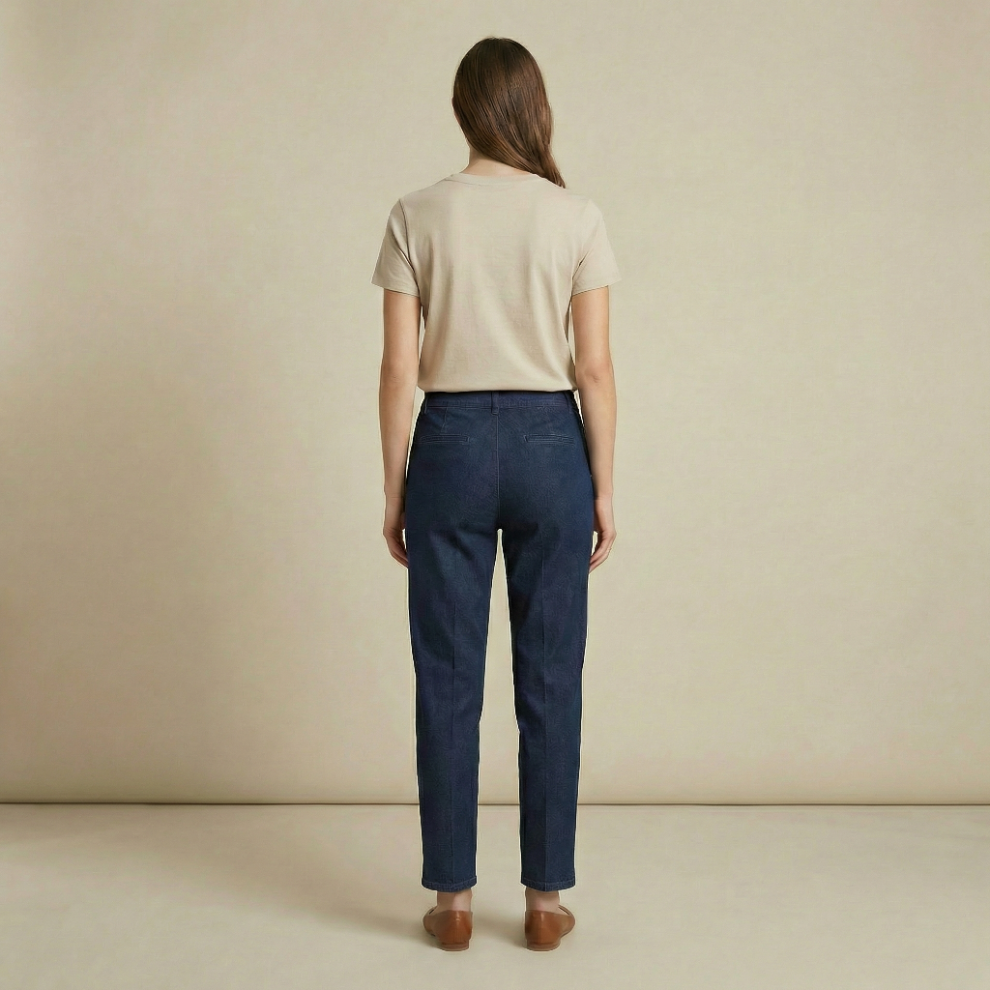 PANTALÓN ``ALBA`` VAQUERO RECTO CON RAYA MARCADA Y VUELTA