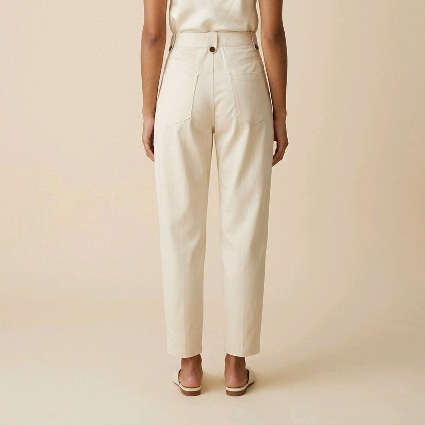 Pantalón sastre de algodón en color crema con corte wide leg de pata ancha y tiro alto modelo Sienna de Muzetto