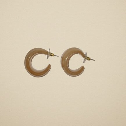 PENDIENTES LIA DE ARO GRUESO ACRÍLICO NUDE